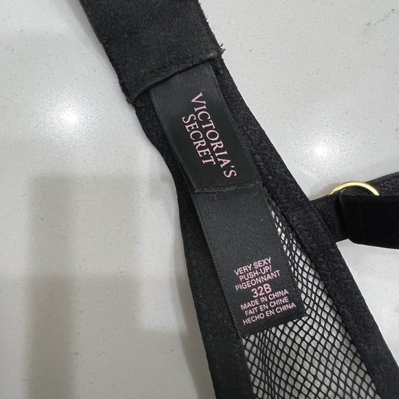 Victoria’s Secret Very Sexy Push Up Bra - Picture 4 of 4